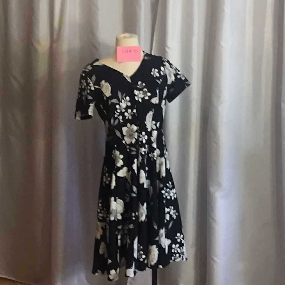 NWOT a line dress in black, white, gray waffle weave material in size small ELLE